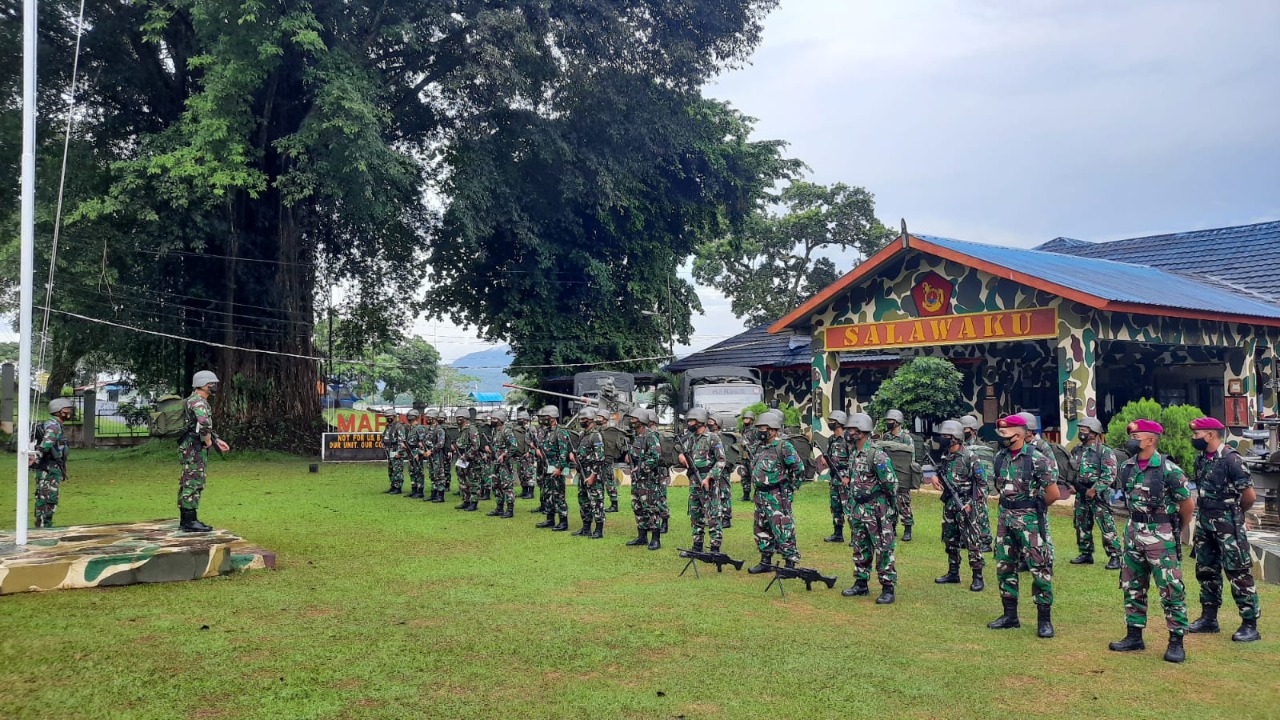 ASAH NALURI TEMPUR, PRAJURIT YONMARHANLAN IX AMBON PASMAR 3 LAKSANAKAN ...