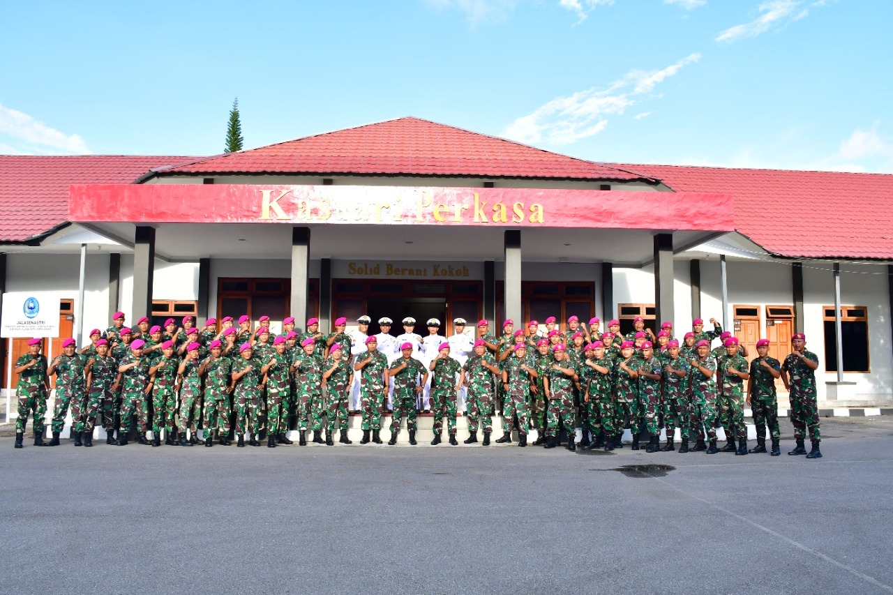 SARANG PETARUNG KASUARI PERKASA TERIMA KUNJUNGAN KOMANDAN KORPS MARINIR ...