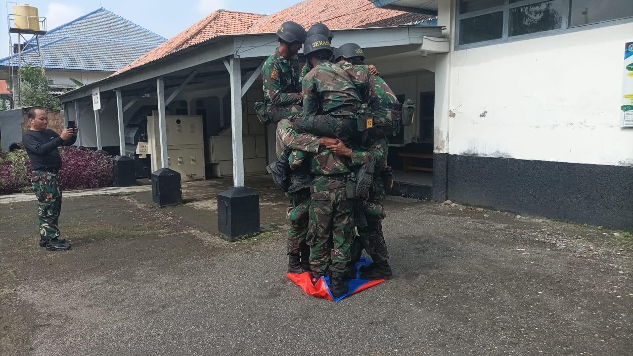 Tingkatkan Kerjasama Siswa Sekolah Kapal Selam Kodiklatal Lattek Team