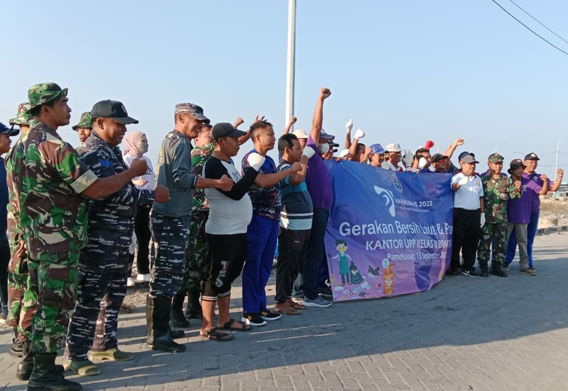 Komandan Pos Keamanan Terpadu Laksanakan Gerakan Bersih Pantai dan Laut ...
