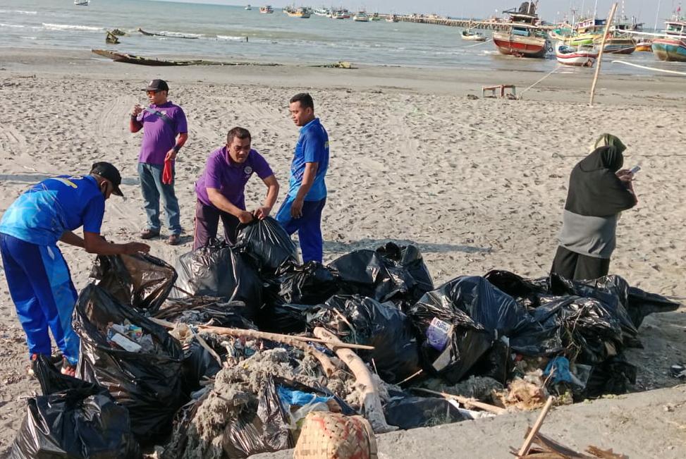 Komandan Pos Keamanan Terpadu Laksanakan Gerakan Bersih Pantai dan Laut ...