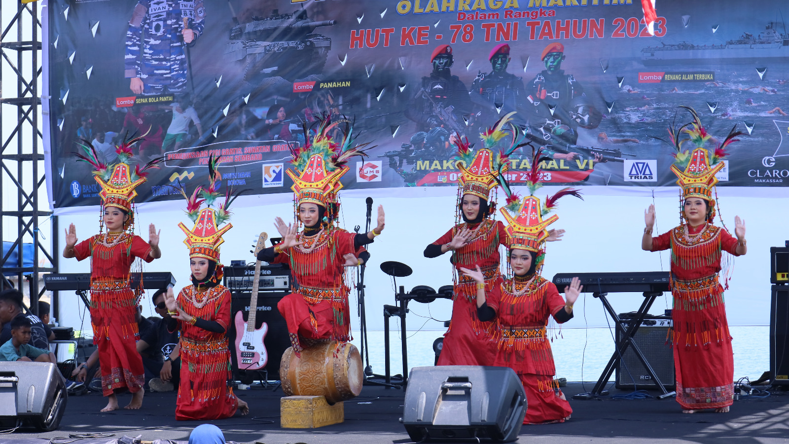 Marching Band Dan Tari Toraja SMA Hang Tuah Makassar Pukau Pengunjung ...