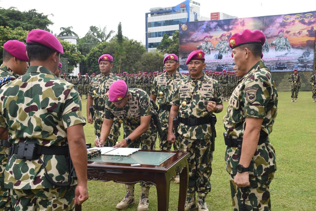 KOLONEL MARINIR SUGIANTO RESMI MENJABAT SEBAGAI KOMANDAN PASMAR 3 ...